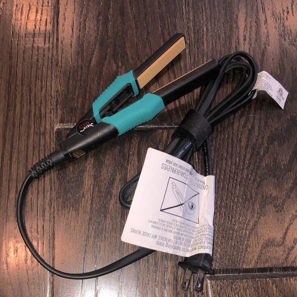 CHI AIR mini flat iron great for travel